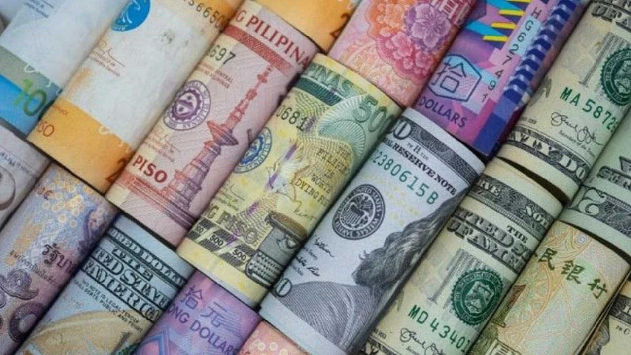 تذبذب سعر الدولار مقابل العملات العربية والأجنبية في تعاملات يوم الاثنين